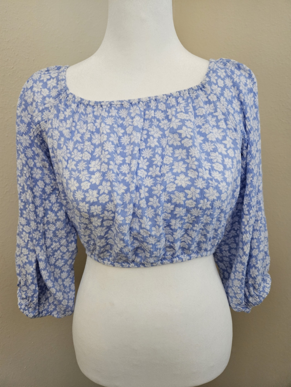 Billabong Light Blue and White Floral Crop Top